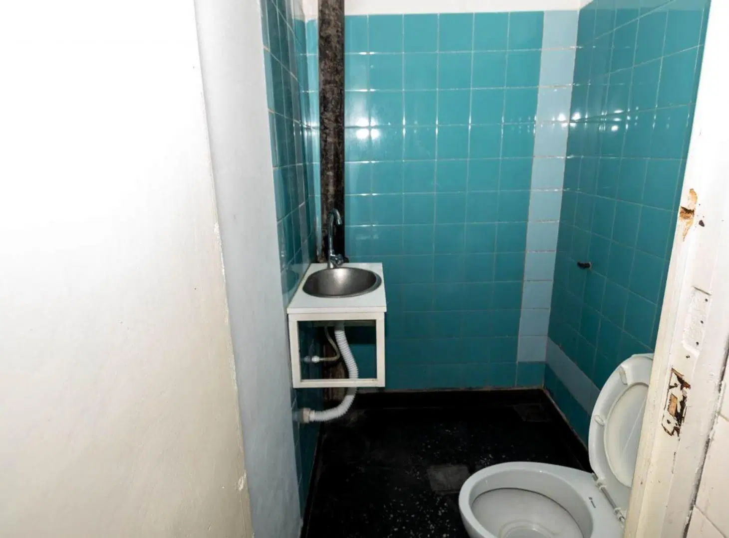 CASA EN VENTA CON LOCALES SOBRE AV. ARTIGAS 3