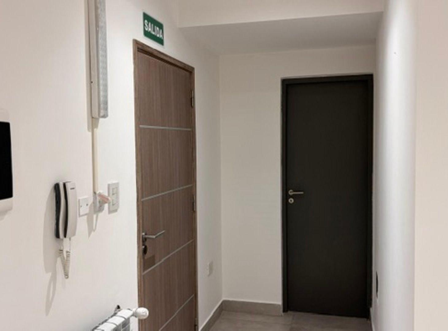 Foto de MONOAMBIENTE/ OFICINA VENTA C/COCHERA MAIPU AL 100, imagen 1