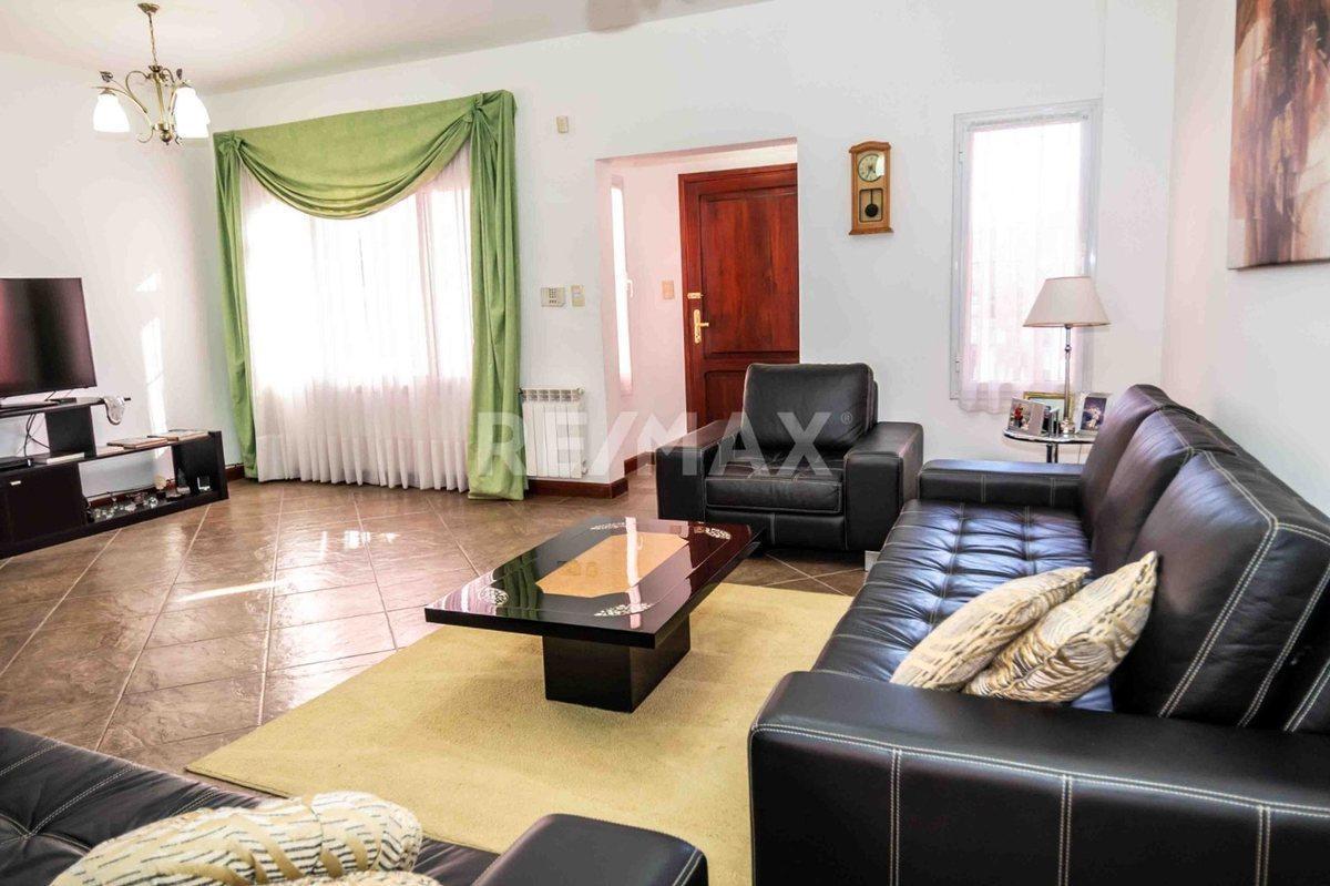 Foto de CASA 4 DORMITORIOS VENTA TRES CERRITOS CON PILETA, imagen 2