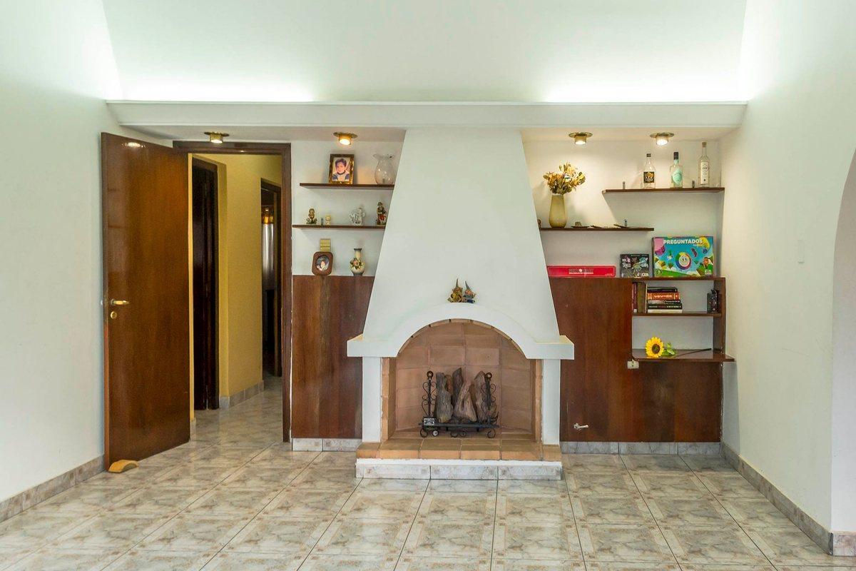 Foto de CASA DE 4 DORMITORIOS EN VENTA EN TRES CERRITOS, imagen 3