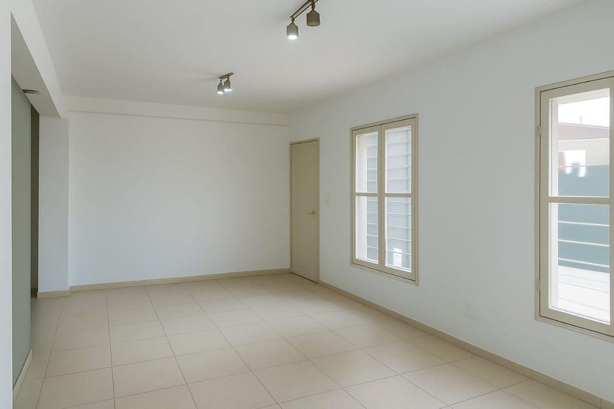 Foto de CASA VENTA ZONA NORTE B° MIRASOLES 6 DORM, imagen 1