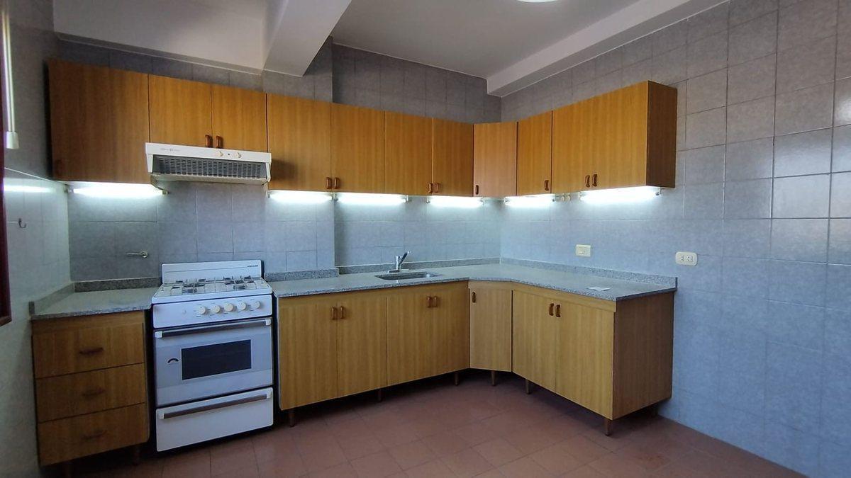 Foto de DEPARTAMENTO SEMIPISO 4 DORM VENTA MACROCENTRO, imagen 1