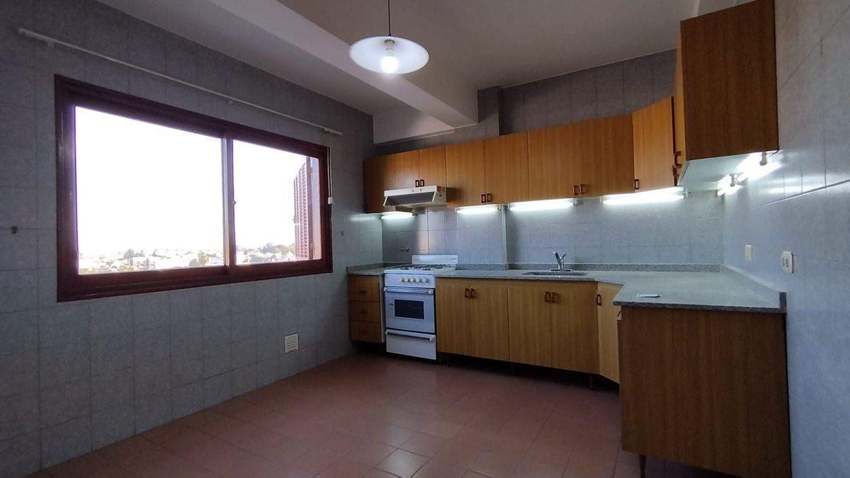 Foto de DEPARTAMENTO SEMIPISO 4 DORM VENTA MACROCENTRO, imagen 5