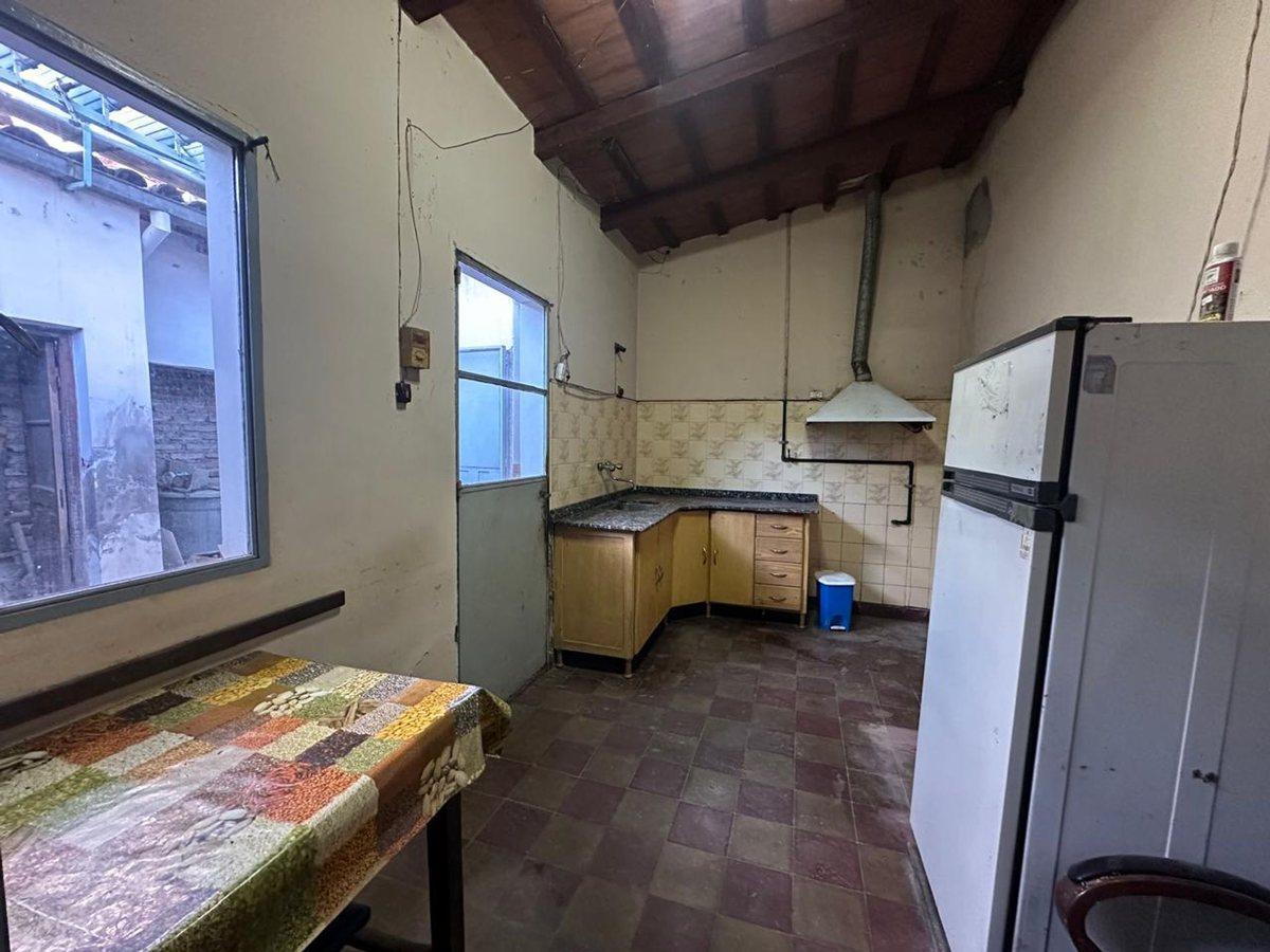 Foto de CASA VENTA A REFACCIONAR + DPTO EN MACROCENTRO, imagen 1