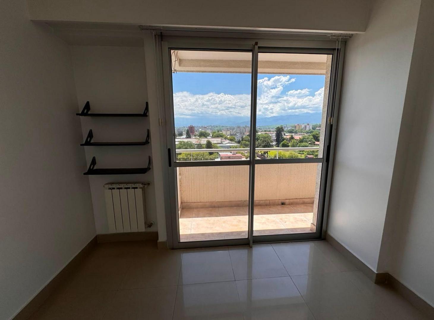 Foto de DEPARTAMENTO AMPLIO VENTA MACROCENTRO CON COCHERA, imagen 3