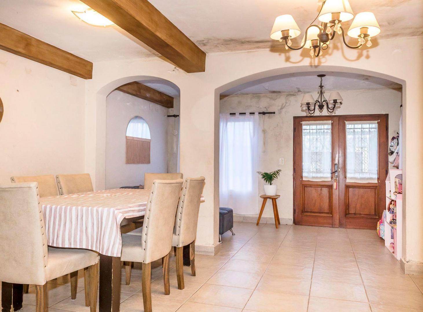 Foto de CASA EN VENTA BARRIO MIRASOLES ZONA NORTE 3 DORM, imagen 1