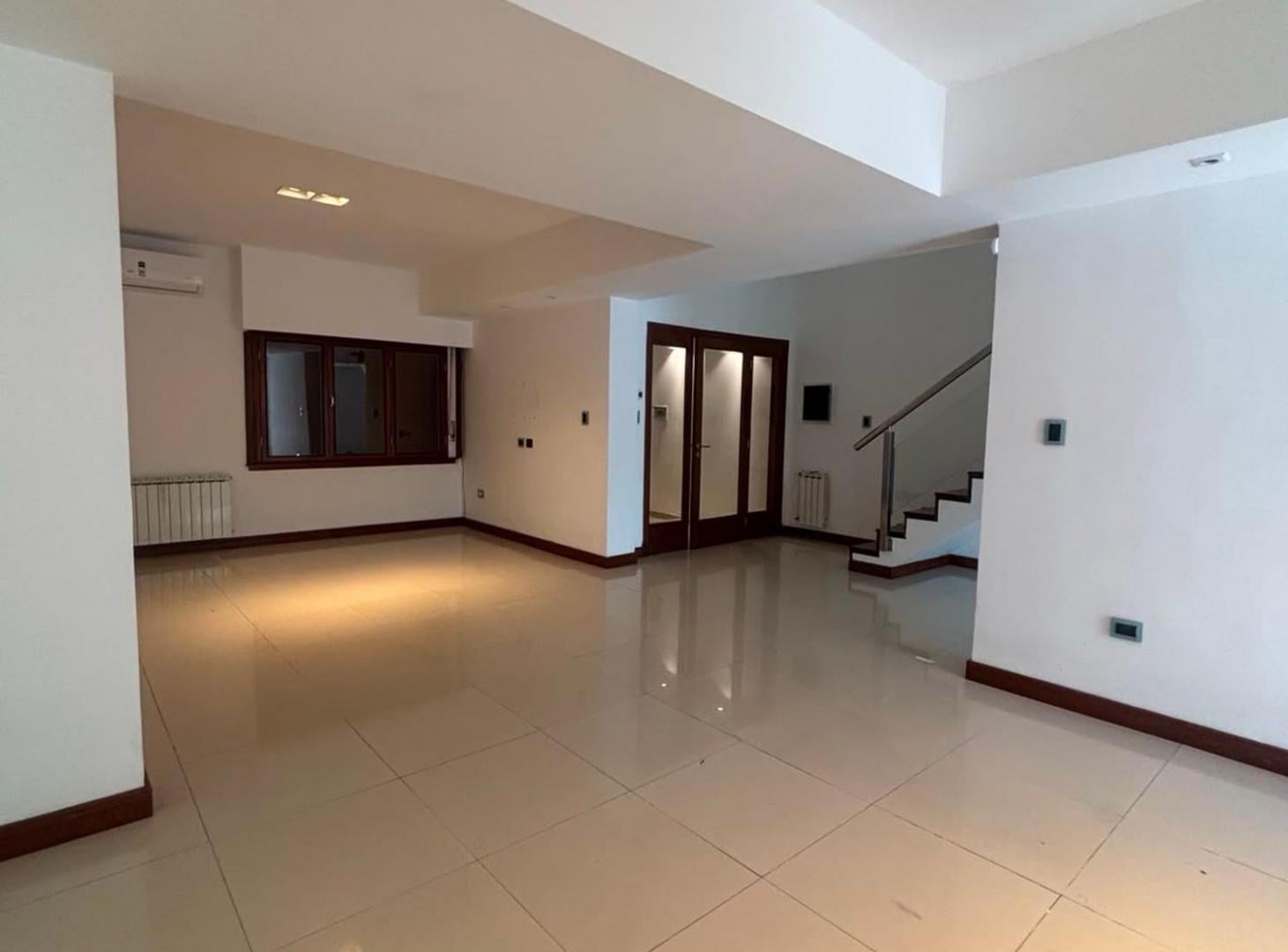 Foto de CASA EN ALQUILER ZONA SHOPPING PASAJE MOLLINEDO, imagen 2