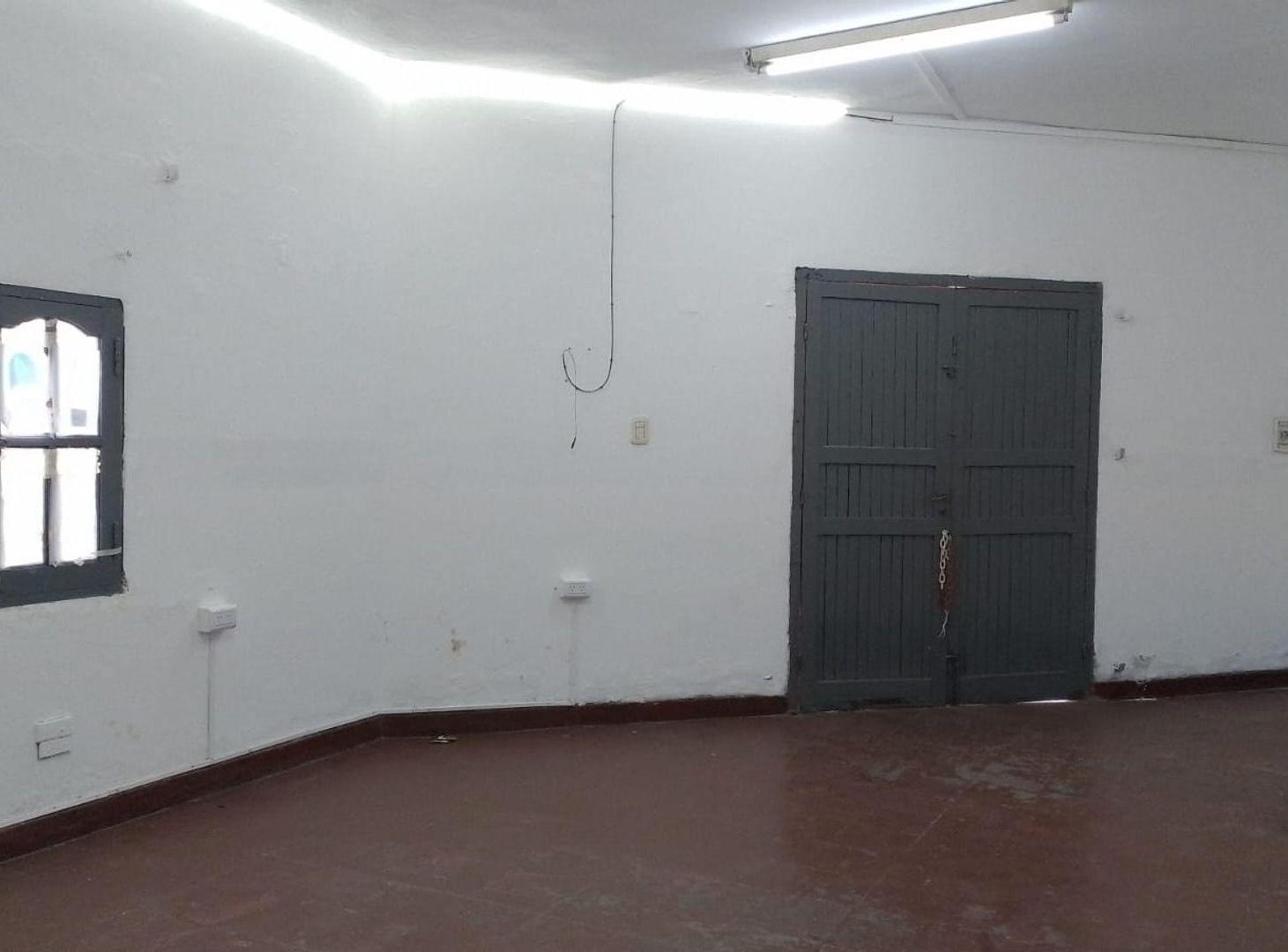 Foto de LOCAL C/GALPÓN Y COCHERA EN ALQUILER ZONA NORTE, imagen 2