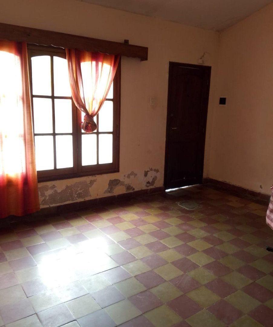 Foto de CASA A RECICLAR EN VENTA EN VILLA MONICA 2 DORM, imagen 2