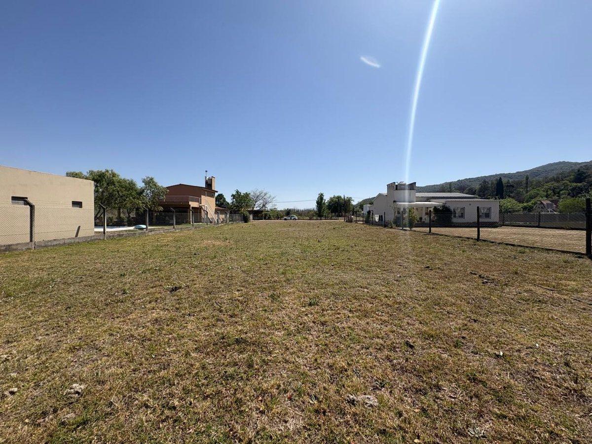 Foto de TERRENO EN VENTA EN LA CALDERILLA 1290 M2, imagen 3