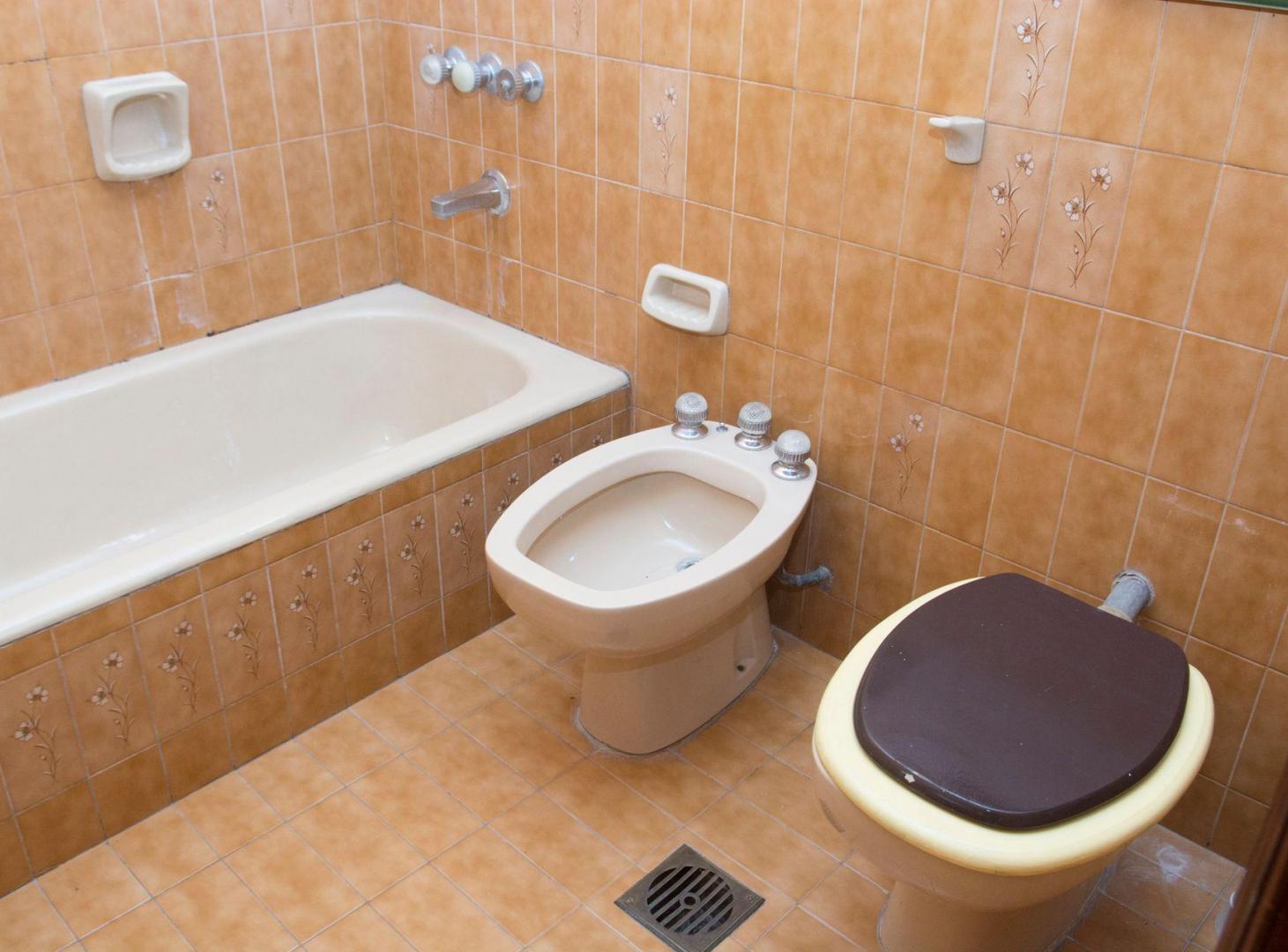Foto de CASA 4 DORMITORIOS VENTA MACROCENTRO SALTA, imagen 4