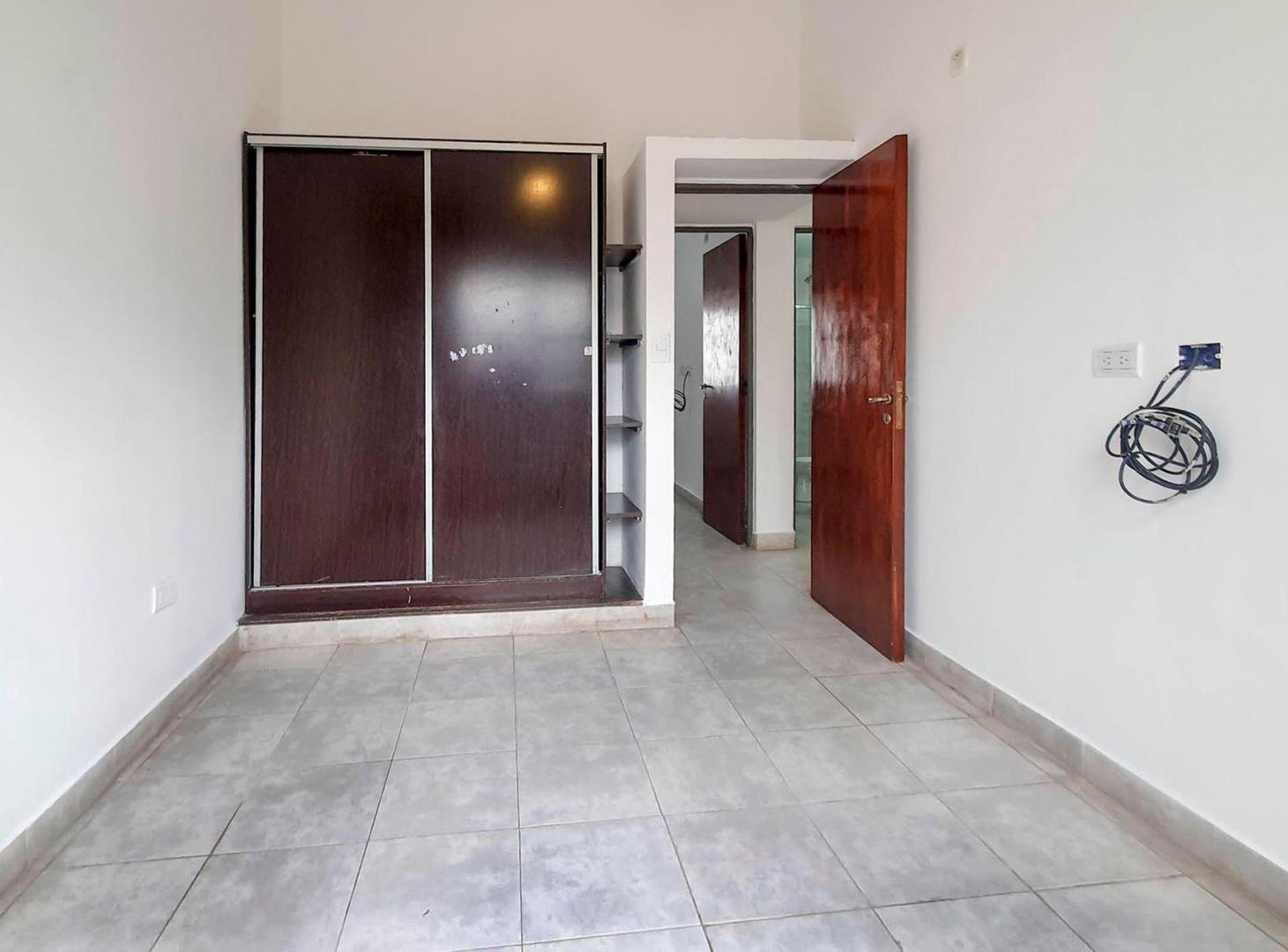 Foto de CASA VENTA/PERMUTA ZONA SUR B° LOS CASTAÑOS 4 DORM, imagen 4
