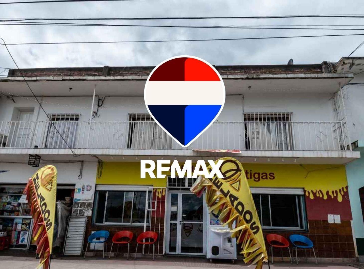 Foto de CASA EN VENTA CON LOCALES SOBRE AV. ARTIGAS, imagen 2