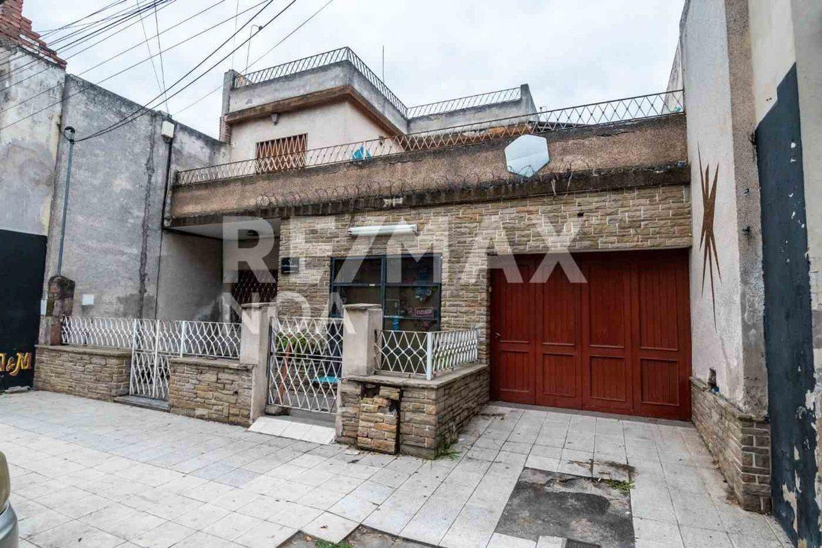 Foto de CASA 4 DORMITORIOS VENTA CON COCHERA MACROCENTRO, imagen 2