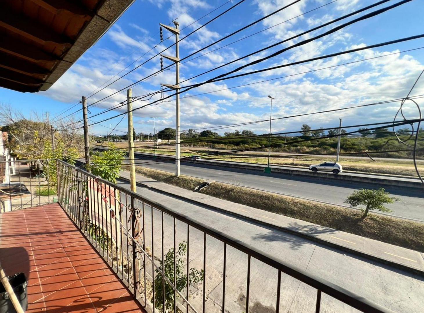 Foto de CASA VENTA 3 DORMITORIOS AV BOLIVIA ZONA NORTE, imagen 2