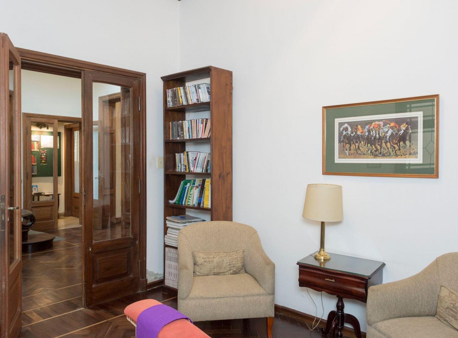 Foto de CASA 8 DORMITORIOS VENTA ZONA CENTRO APTO OFICINAS, imagen 2