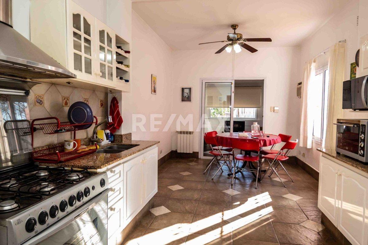 Foto de CASA 4 DORMITORIOS VENTA TRES CERRITOS CON PILETA, imagen 3