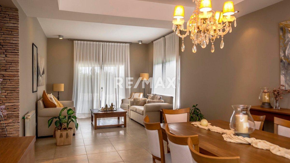 Foto de CASA VENTA EN EL TIPAL C/PILETA APTA CREDITO, imagen 1