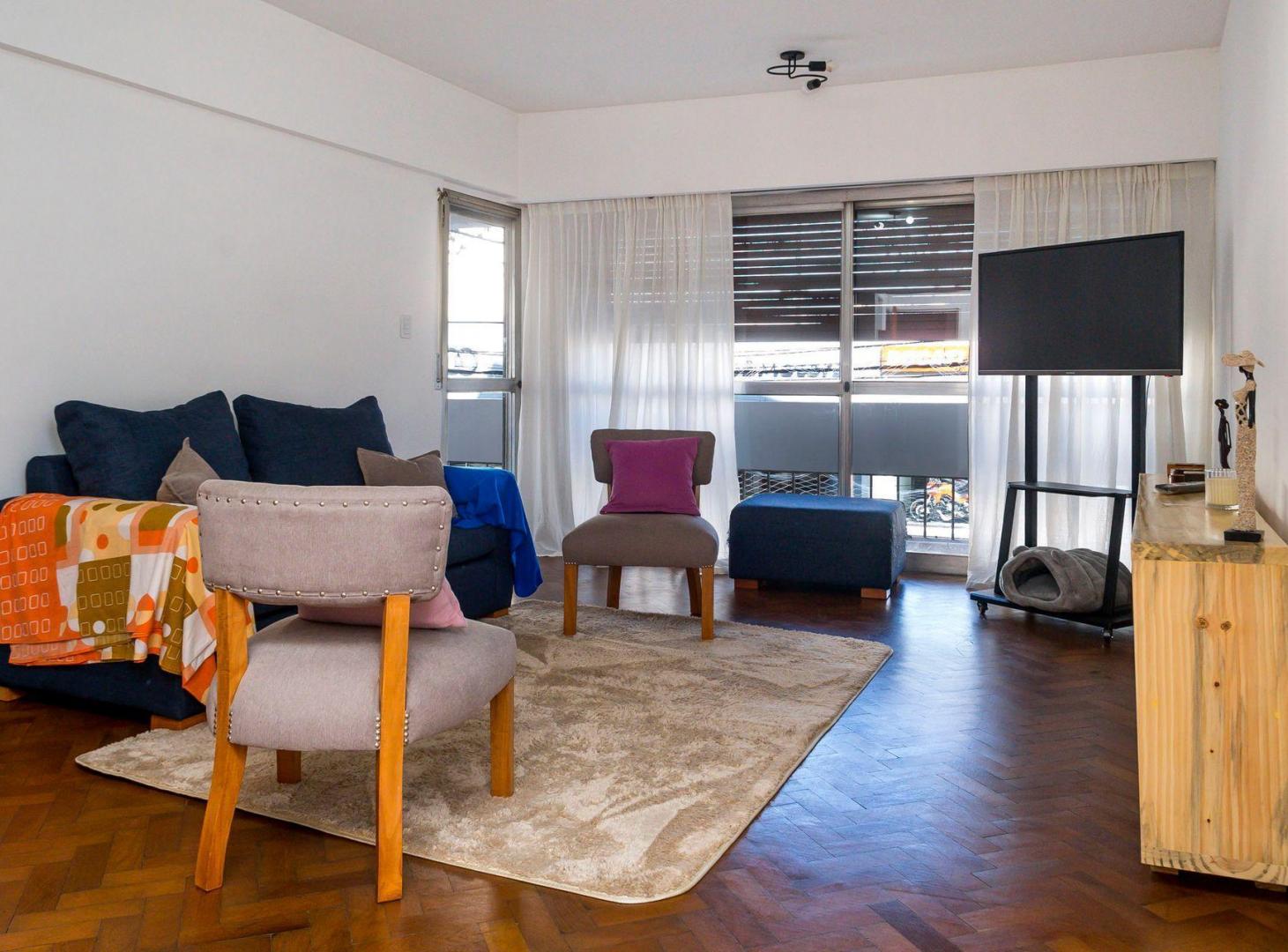 Foto de DEPARTAMENTO AMPLIO VENTA AV BELGRANO 2 DORM, imagen 2