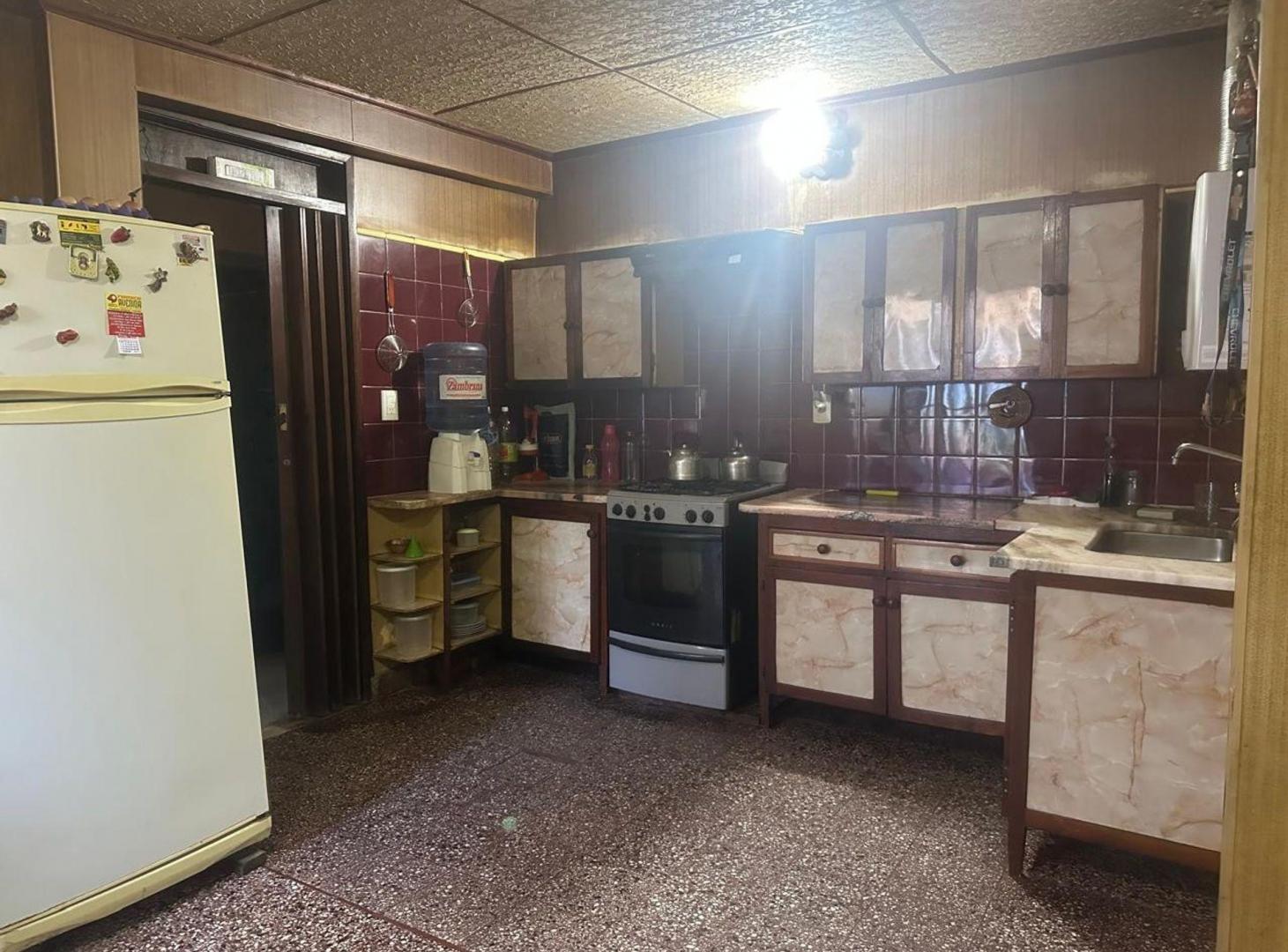 Foto de CASA EN VENTA O PERMUTA AV. SAN MARTIN AL 2200, imagen 2