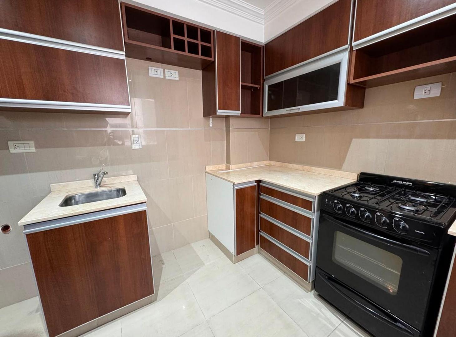 Foto de DEPARTAMENTO AMPLIO VENTA MACROCENTRO CON COCHERA, imagen 3