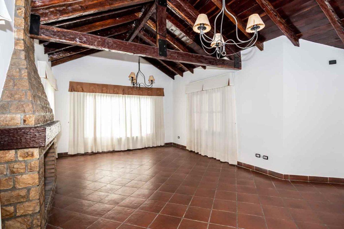 Foto de CASA 4 DORMITORIOS ALMUDENA 2000M2, imagen 3