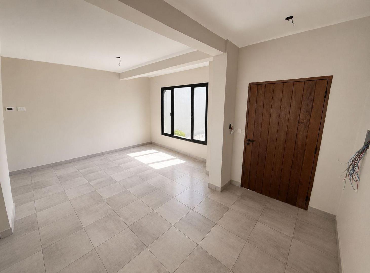 Foto de CASA DUPLEX A ESTRENAR EN VENTA VIA AURELIA 2 DORM, imagen 5