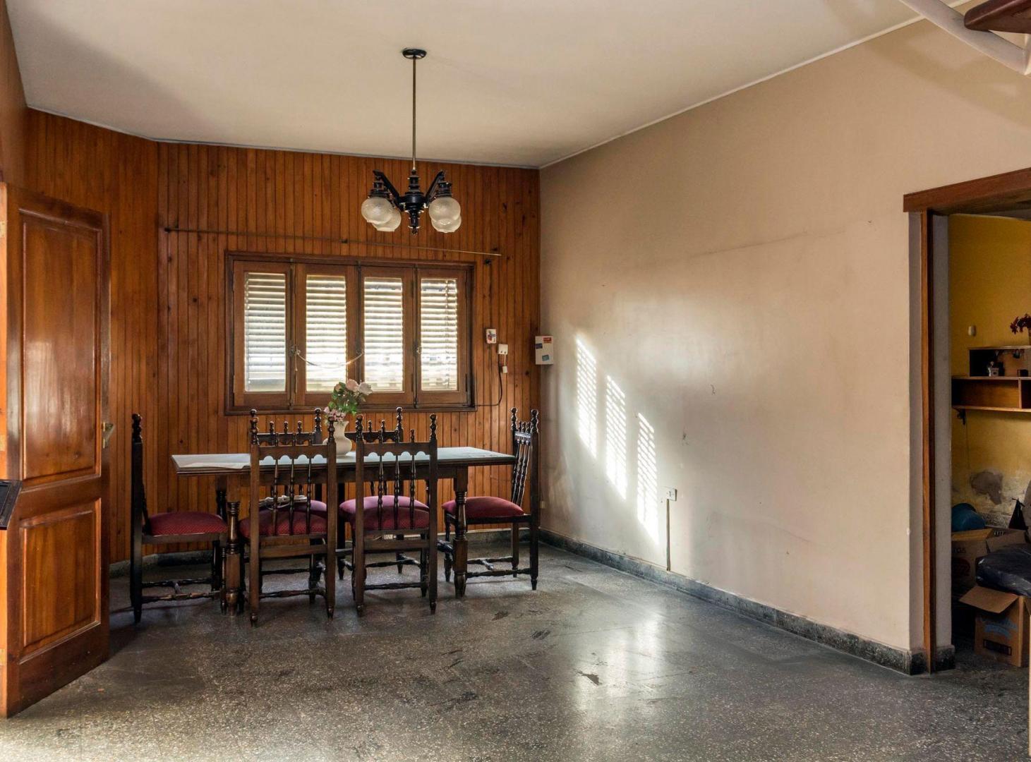 Foto de CASA 5 DORMITORIOS VENTA MACROCENTRO EN ESQUINA, imagen 1
