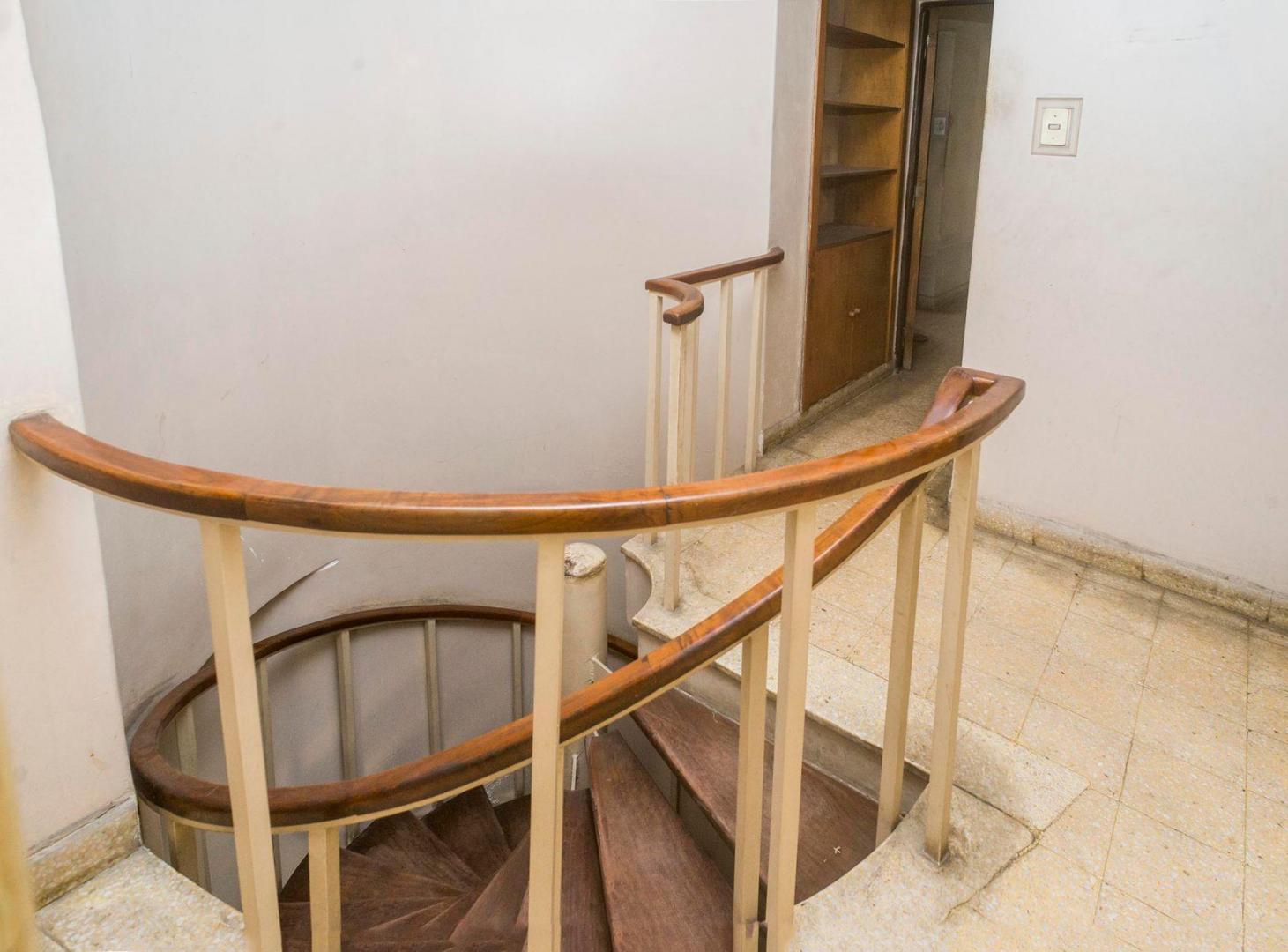 Foto de CASA 5 DORMITORIOS VENTA MACROCENTRO EN ESQUINA, imagen 4