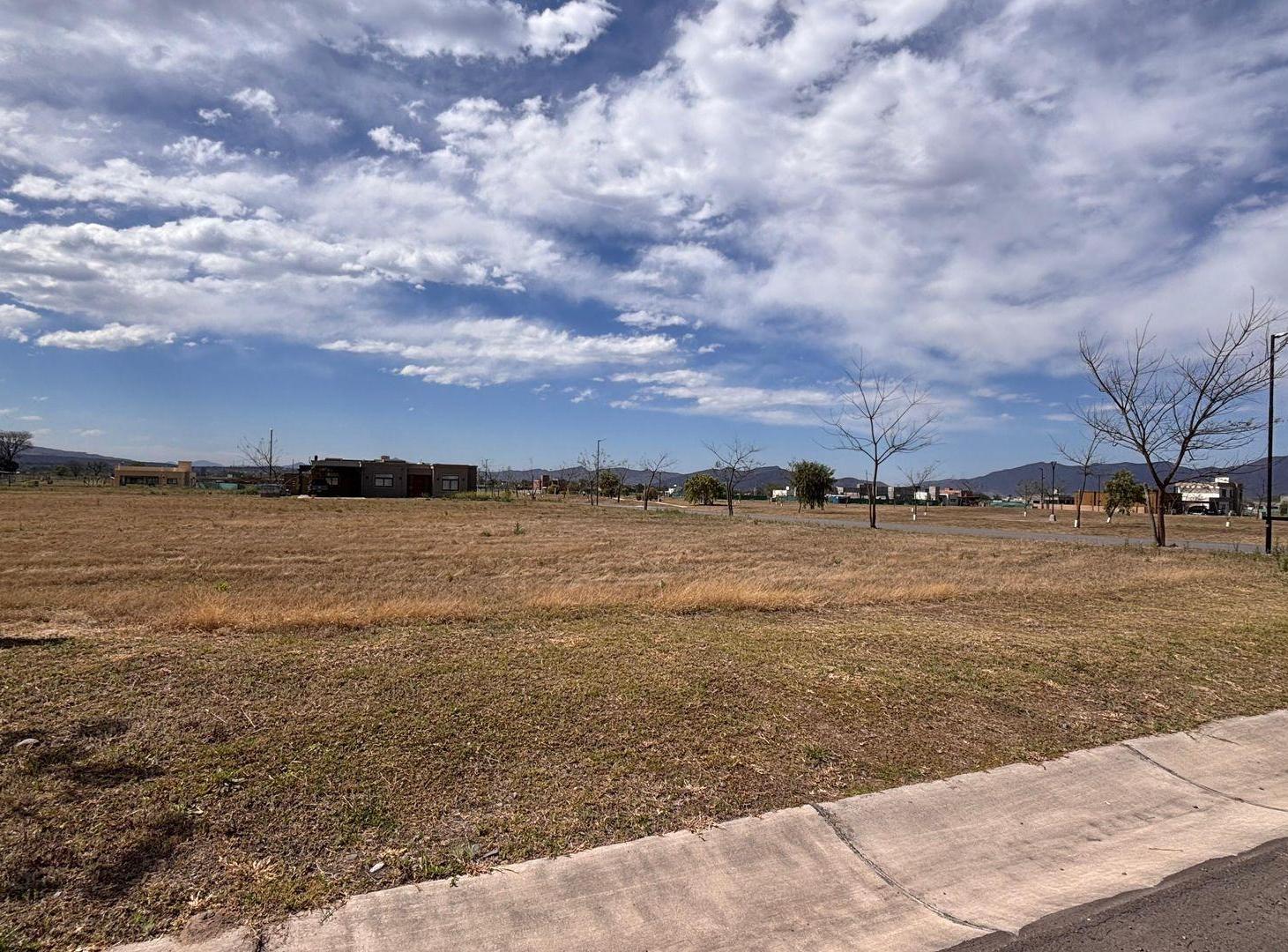 Foto de TERRENO EN ESQUINA EN VENTA LA VERBENA ZONA SUR, imagen 1