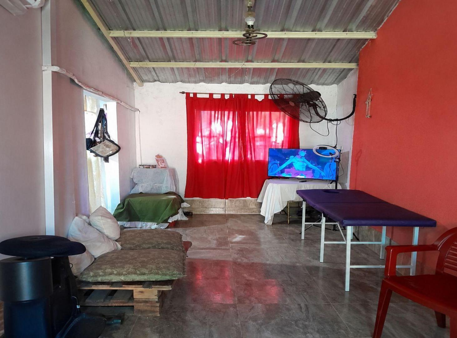 Foto de CASA VENTA PASAJE BELLIDO CERRILLOS 2 DORMITORIOS, imagen 2