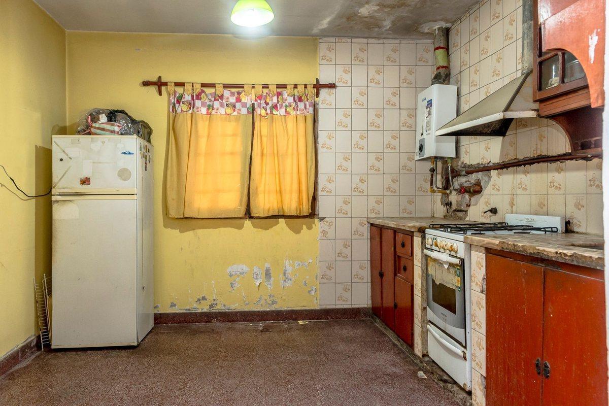Foto de CASA A REMODELAR EN VENTA MACROCENTRO 275.92m2, imagen 2