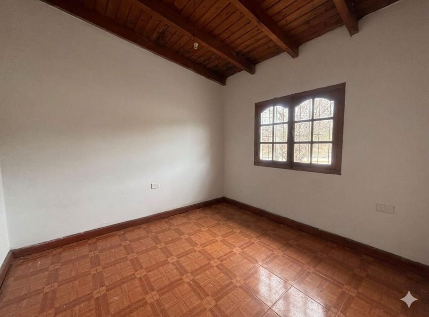 Foto de CASA EN VENTA CON 5 DEPARTAMENTOS ZONA OESTE, imagen 2