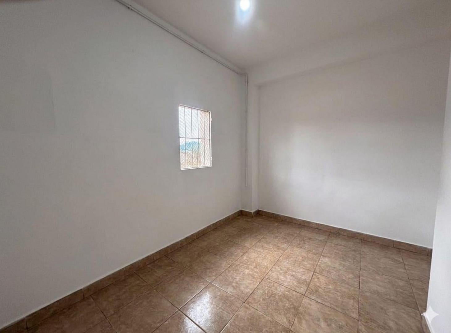 Foto de CASA EN VENTA CON 5 DEPARTAMENTOS ZONA OESTE, imagen 3