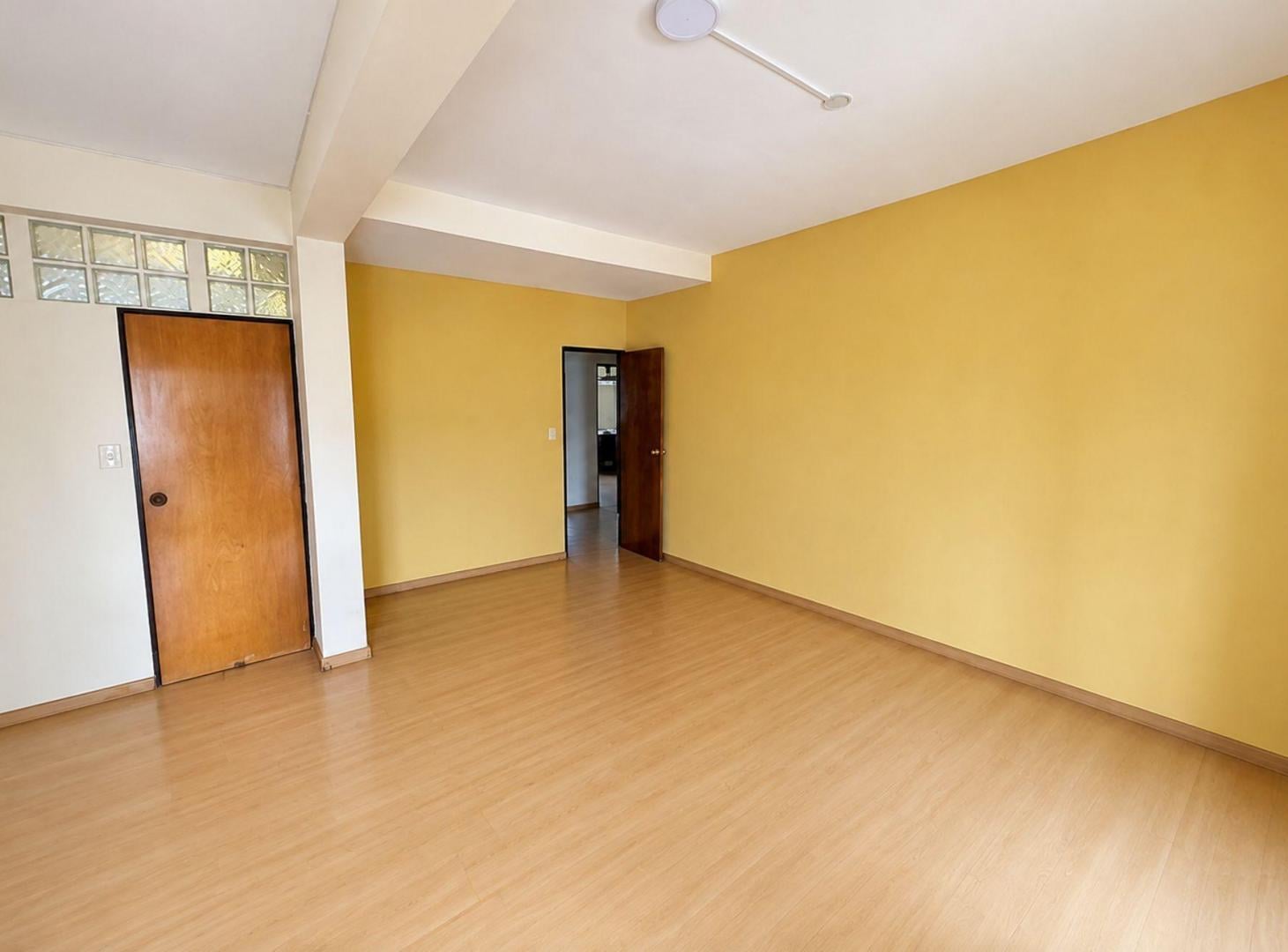 Foto de DEPARTAMENTO AMPLIO VENTA CENTRO 3 DORM C/COCHERA, imagen 3