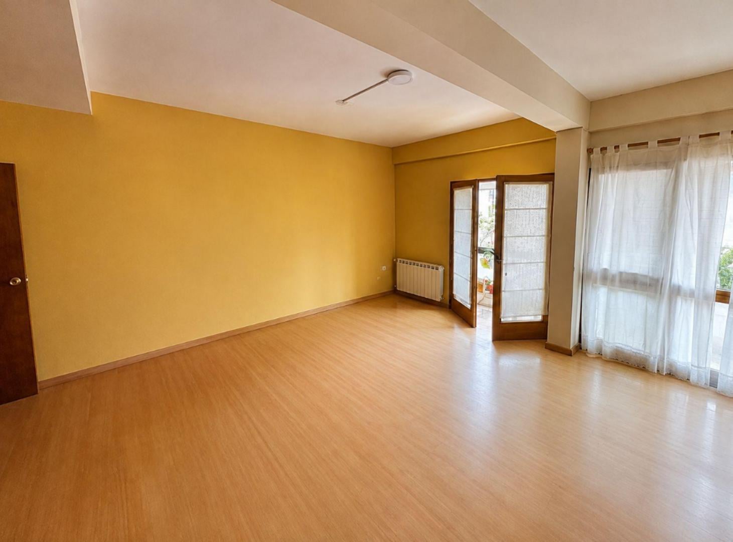 Foto de DEPARTAMENTO AMPLIO VENTA CENTRO 3 DORM C/COCHERA, imagen 2