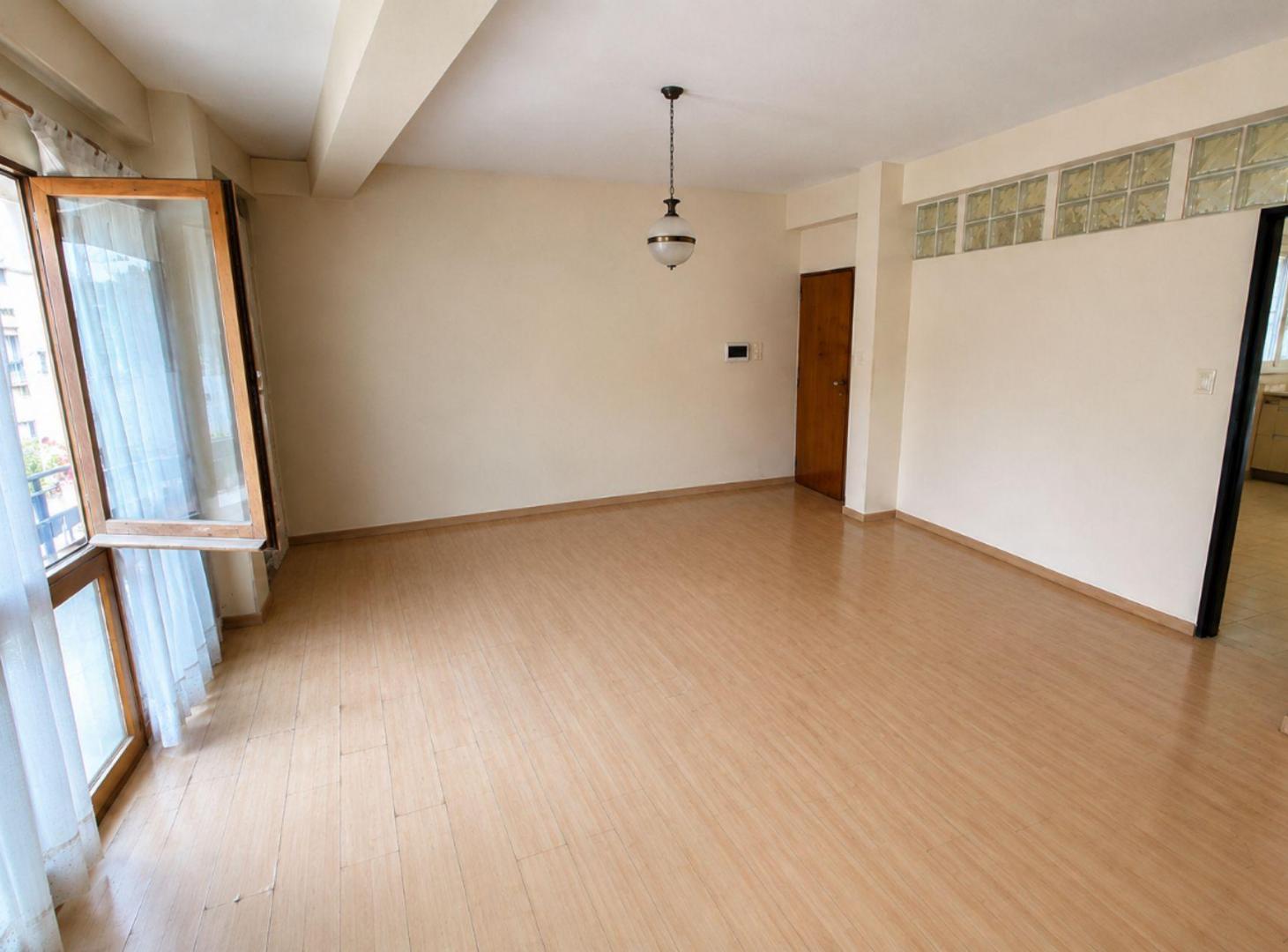 Foto de DEPARTAMENTO AMPLIO VENTA CENTRO 3 DORM C/COCHERA, imagen 1
