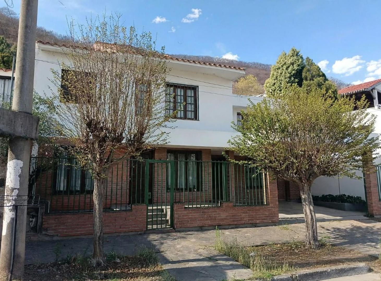 Foto de CASA EN VENTA CON PILETA ZONA MONUMENTO A GÜEMES, imagen 3