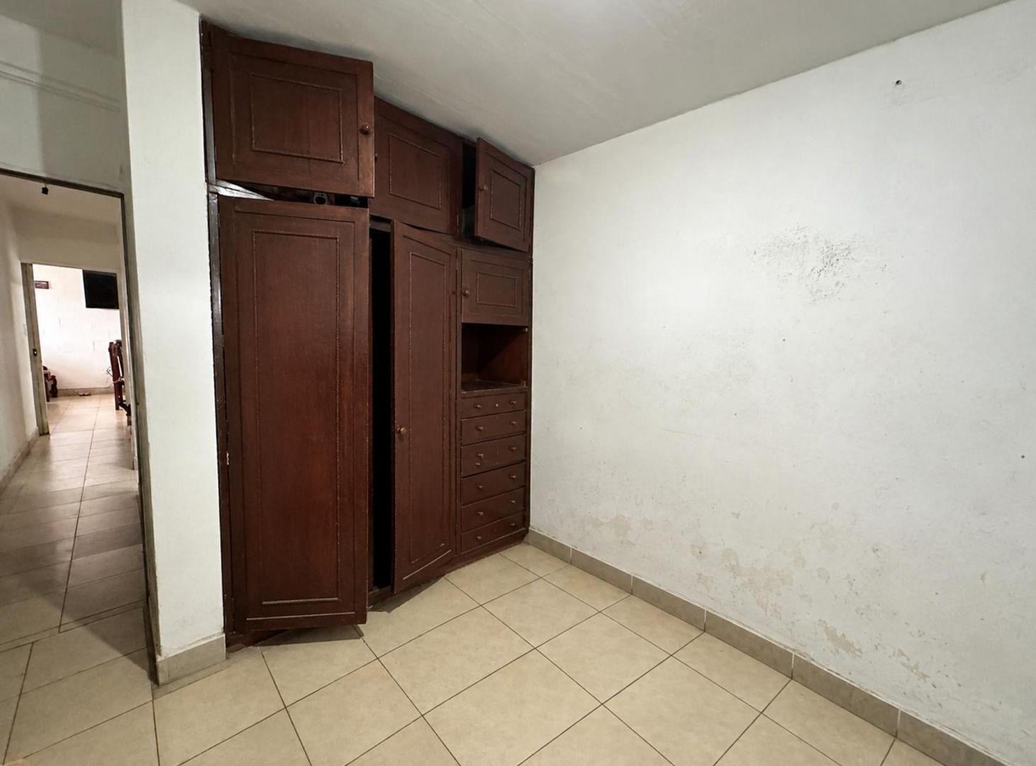Foto de VENTA CASA ESQUINA B° INTER A 100 MTS AV. ZONA SUR, imagen 2