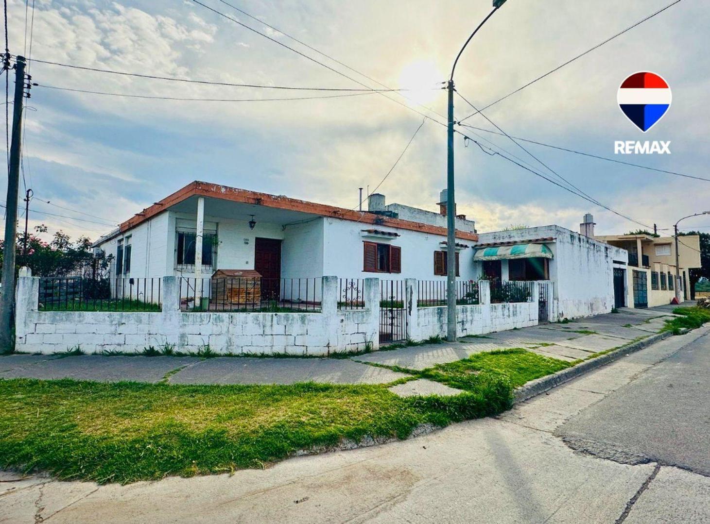 Foto de VENTA CASA ESQUINA B° INTER A 100 MTS AV. ZONA SUR, imagen 1