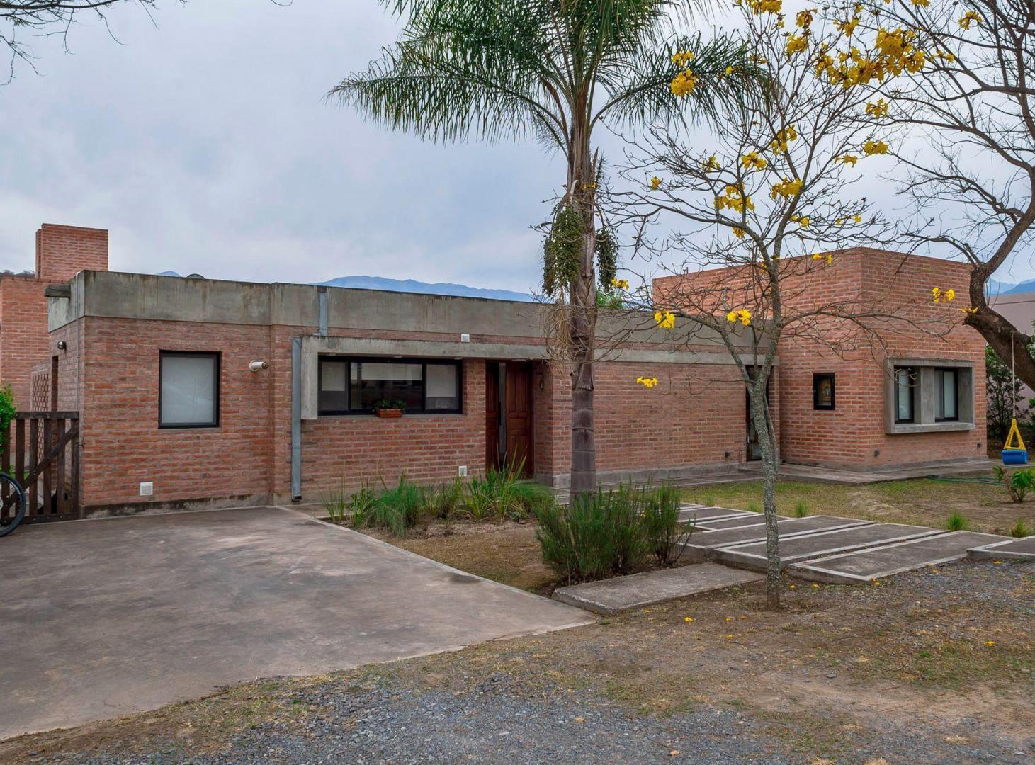Foto de CASA CON PILETA EN VENTA PRADERAS APTA CREDITO, imagen 1