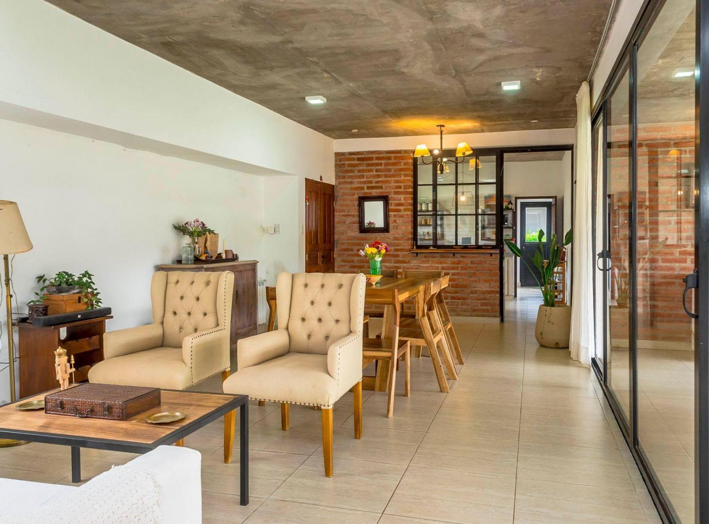 Foto de CASA CON PILETA EN VENTA PRADERAS APTA CREDITO, imagen 2