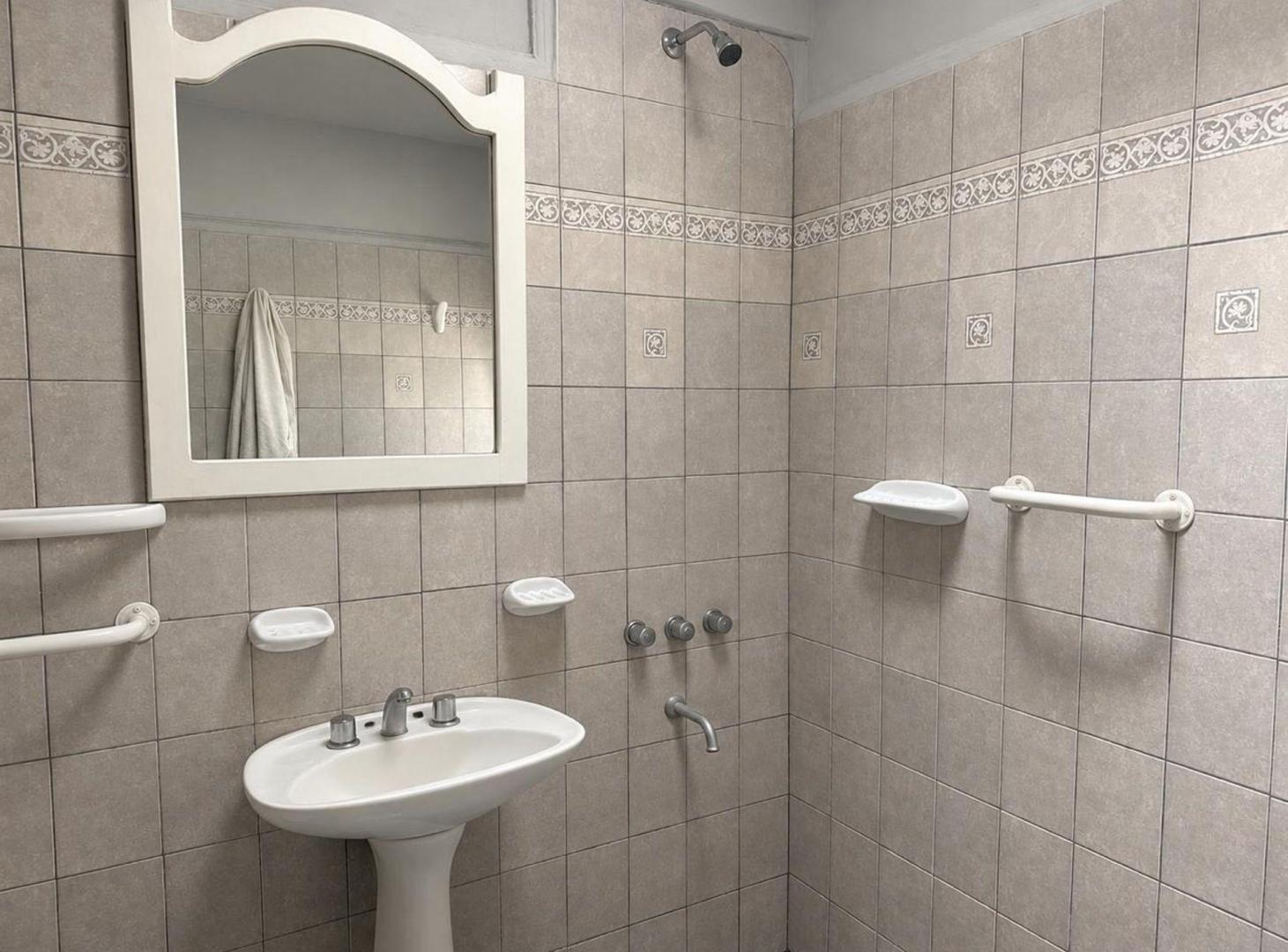 Foto de CASA EN VENTA MACROCENTRO ZONA MERCADO ARTESANAL, imagen 5