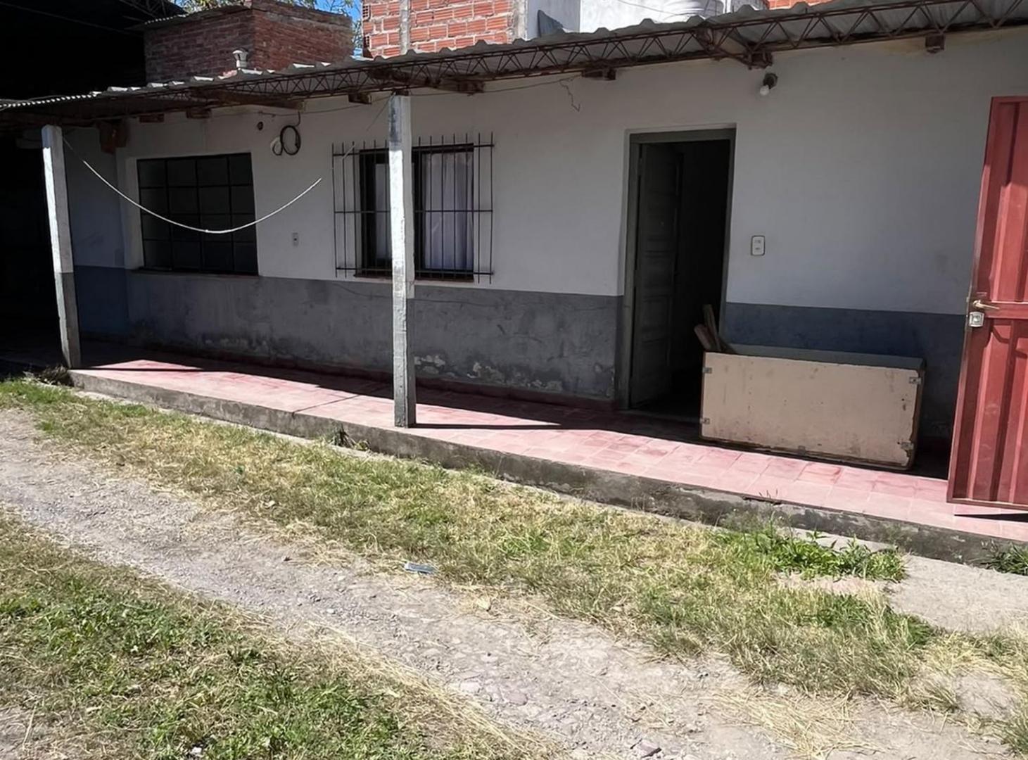 Foto de VENTA GALPON ZONA OESTE 300M2 APTO PERMUTA, imagen 4