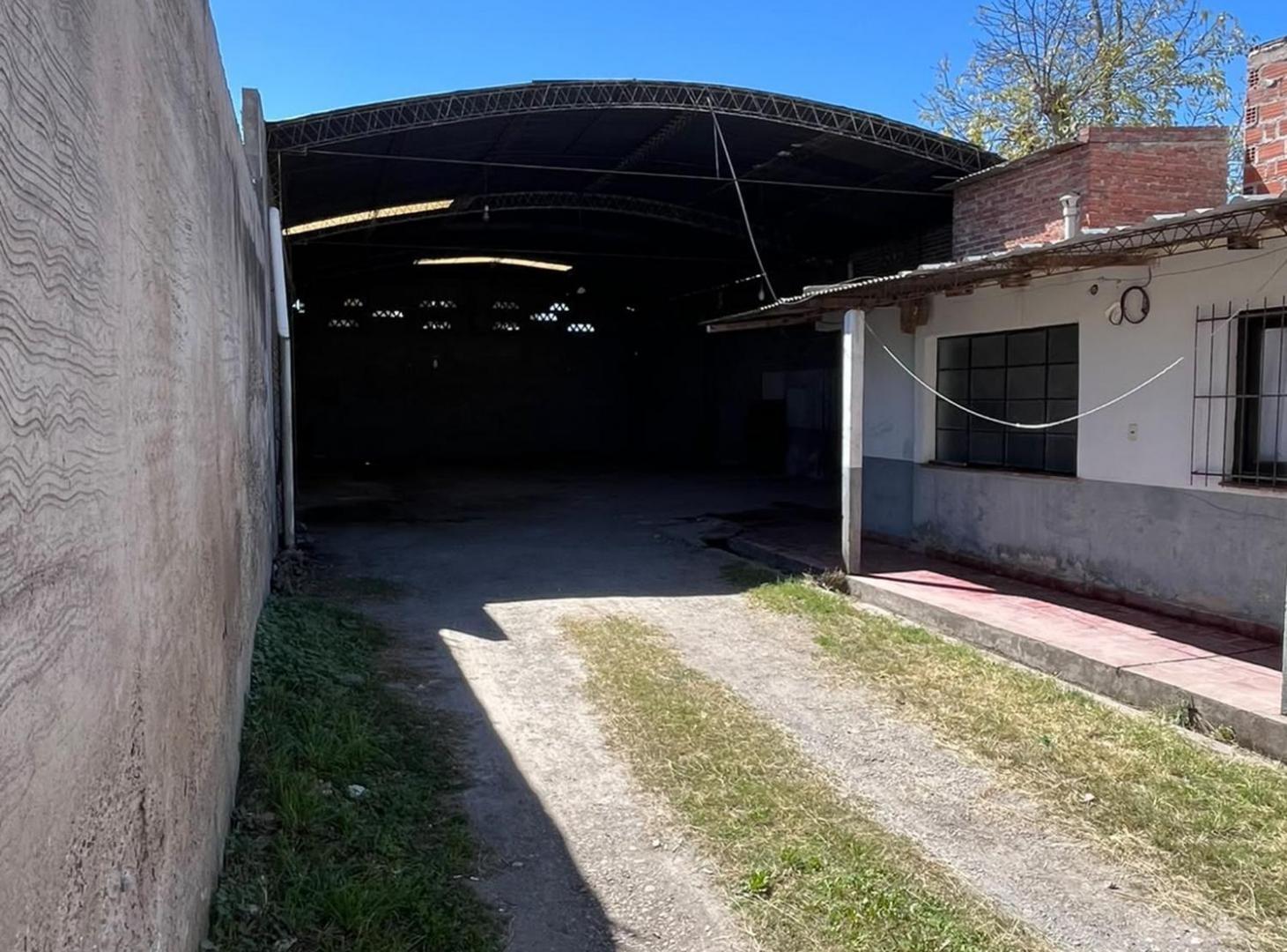Foto de VENTA GALPON ZONA OESTE 300M2 APTO PERMUTA, imagen 3