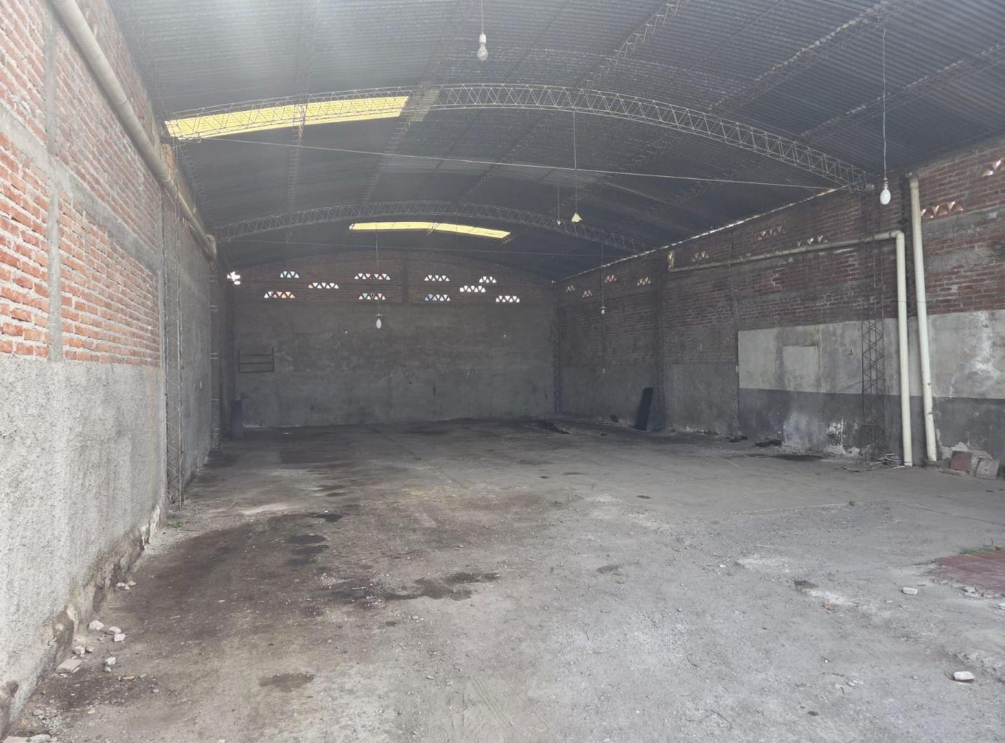 Foto de VENTA GALPON ZONA OESTE 300M2 APTO PERMUTA, imagen 5