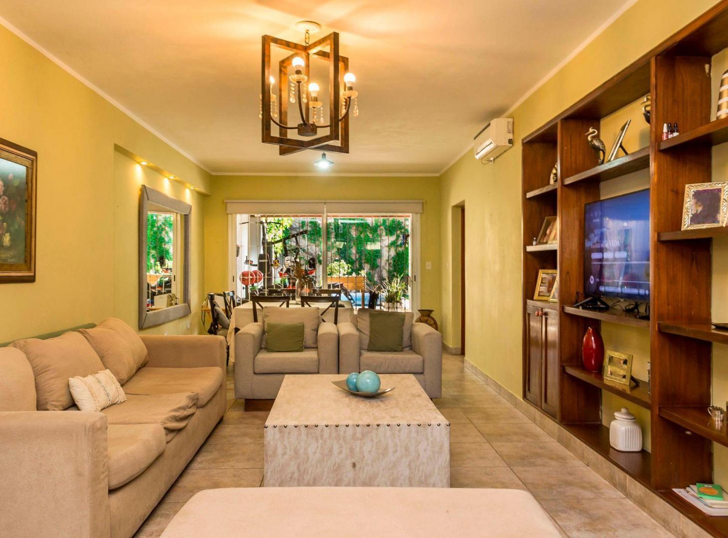 Foto de CASA CON PILETA 2 DORM VENTA ZONA CATOLICA, imagen 1