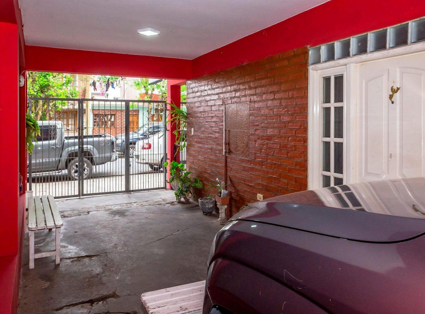 Foto de VENTA CASA CON DPTO ZONA NORTE, imagen 2