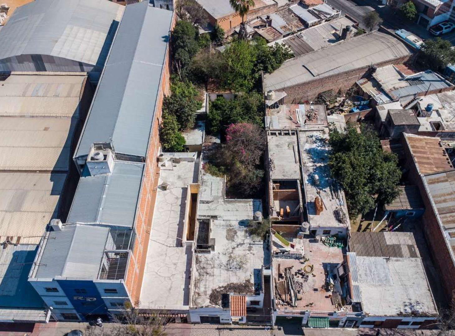 Foto de CASA VENTA A RENOVAR IDEAL GALPON AV CHILE, imagen 2
