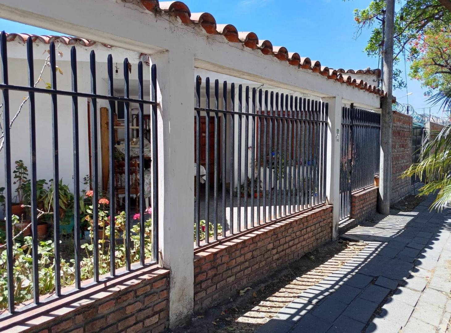 Foto de CASA EN VENTA 3 DORM ZONA SUR PERMUTA POR DPTO, imagen 3